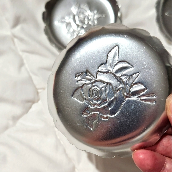 Set of 4 rose engraved coasters. - Picture 4 of 8